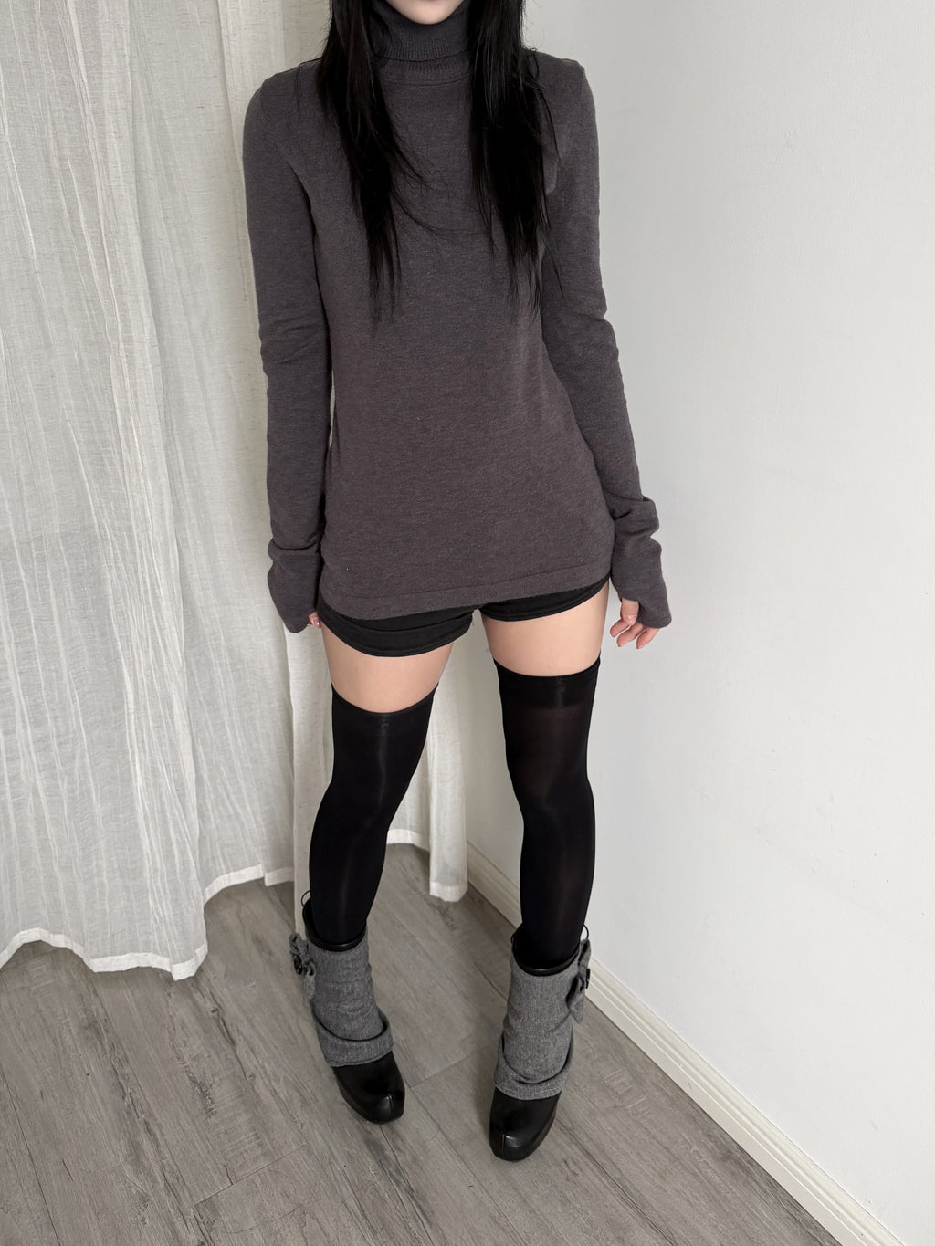 Lace Gray｜Turtleneck warm base sweater with button design and thumbhole cuffs