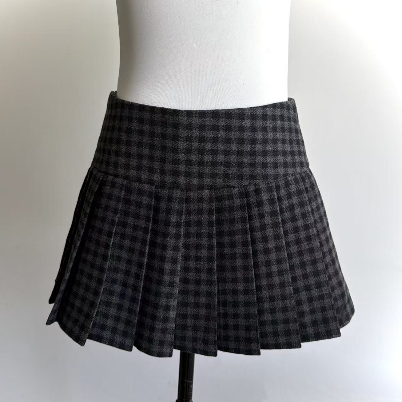 Lace Gray｜Wool Blend Black & Gray Plaid Skirt, Mid-Waist, Versatile Pleated short Skirt