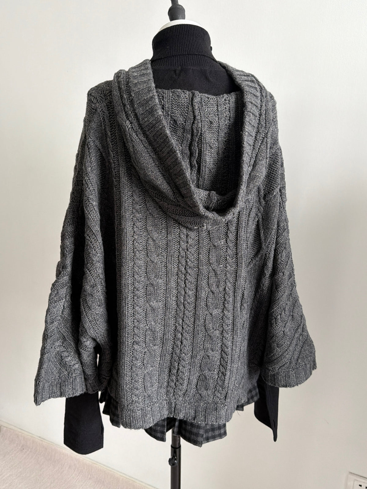 Lace Gray｜Vintage vibe Knit Hooded poncho Batwing Loose