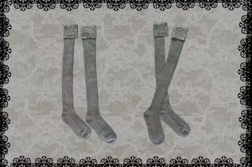 Lace Gray|vintage-style grey button socks