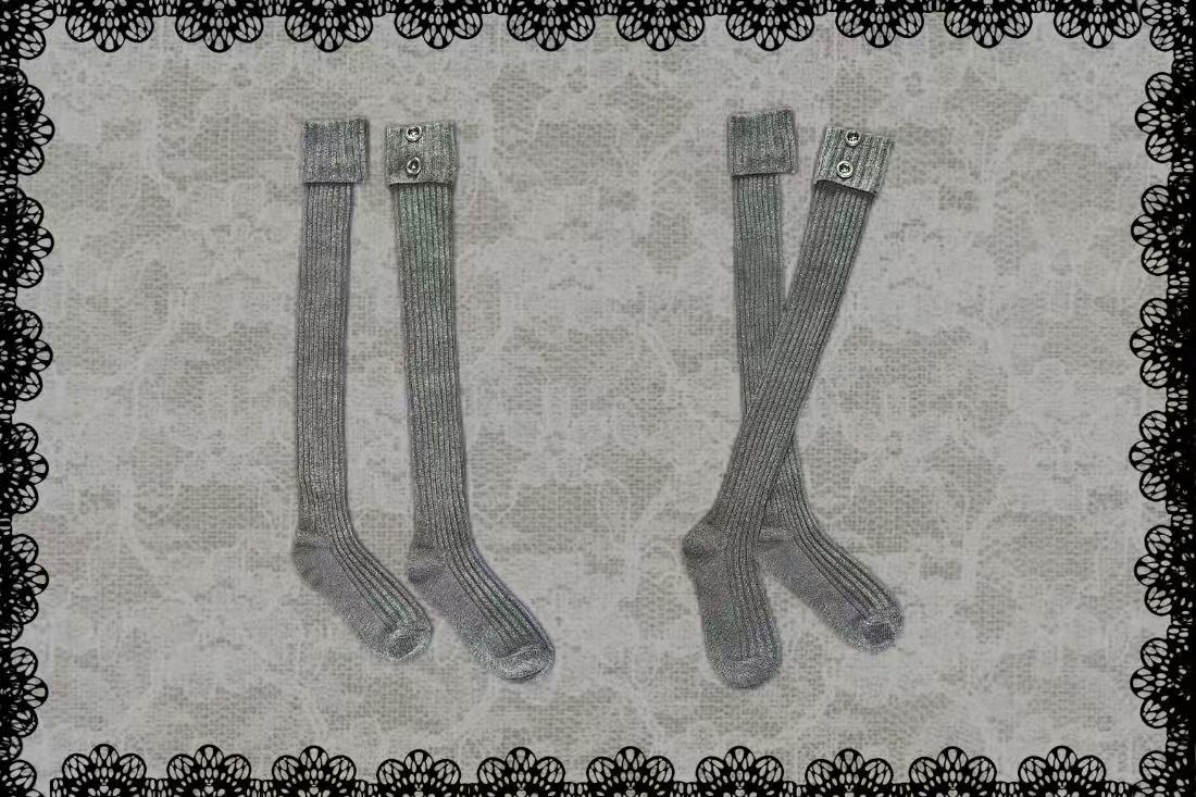 Lace Gray|vintage-style grey button socks